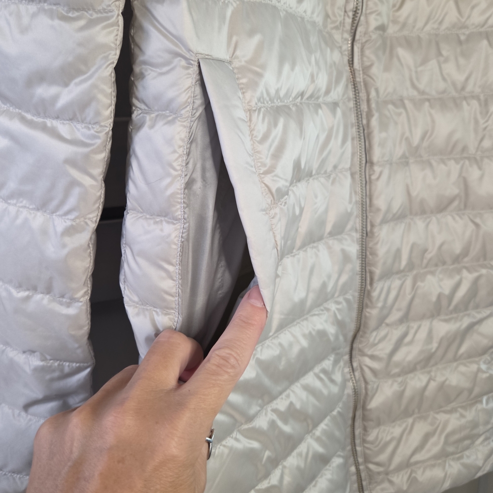 Athleta Women's Reversible Puffer Jacket in Dark Gray/Pearl - Picture 5 of 5